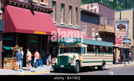 Boot Hill tour bus Deadwood South Dakota visite Mt Moriah cimitero dove Wild Bill Hickok e Calamity Jane sono sepolti USA Foto Stock