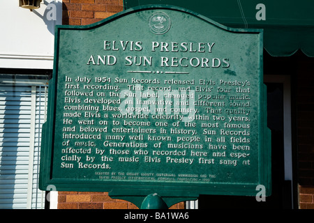 Elvis Presley e Sun Records segno storico nella parte anteriore del Sun Recording Studios a Memphis. La casa di Elvis e Rock and Roll Foto Stock