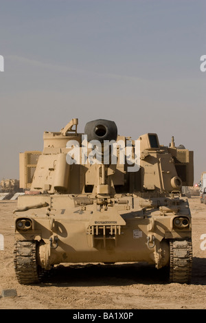 Baqubah, Iraq - M109 Paladin, un mezzo semovente a 155mm obice. Foto Stock