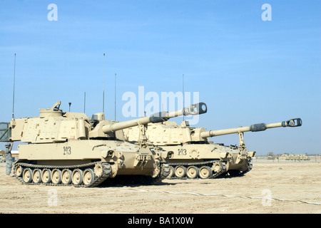 Baqubah, Iraq - M109 Paladin, un mezzo semovente a 155mm obice. Foto Stock