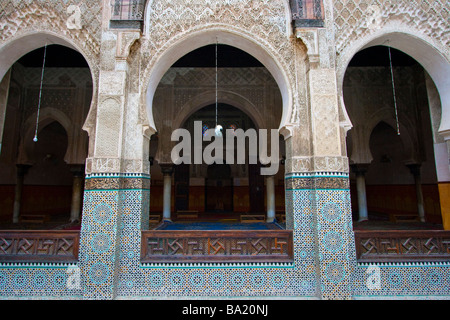 All'interno del Bou Inania Medersa in Fez Marocco Foto Stock