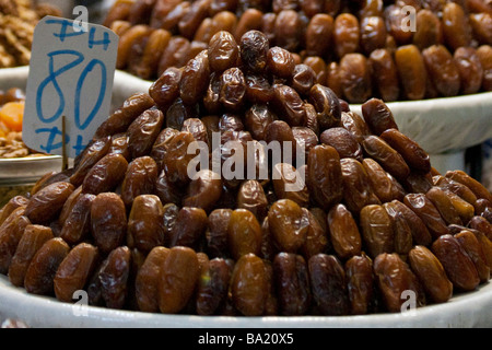 Date in un della frutta secca e della frutta a guscio Shop nel Souk in Fez Marocco Foto Stock