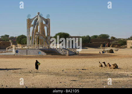 Un monumento per la pace, la Flamme de la Paix monumento in Timbuktu Mali Foto Stock