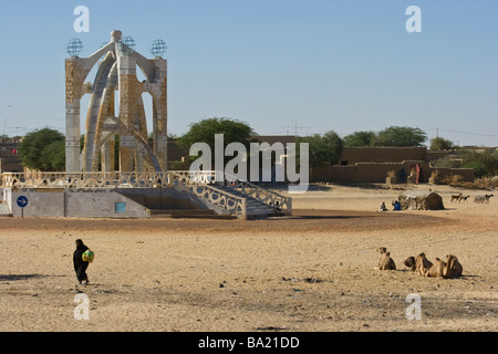 Un monumento per la pace, la Flamme de la Paix monumento in Timbuktu Mali Foto Stock