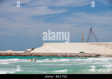 La creazione di nuove terre dal mare a Dubai per un altro esclusivo hotel sviluppo Foto Stock