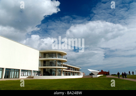 Le rinnovate in stile Art Déco degli anni 30 De La Warr Pavilion, sul lungomare a Bexhill on Sea, Inghilterra. Foto Stock