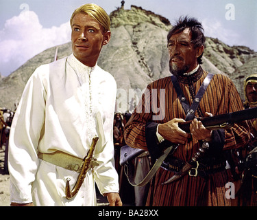 LAWRENCE D'ARABIA 1962 Columbia film con Peter O'Toole a sinistra e Anthony Quinn Foto Stock