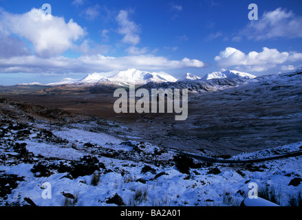 Torba irlandese terra coperta in inverno la neve e la bellezza della natura, Foto Stock