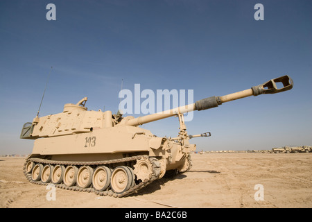 Baqubah, Iraq - M109 Paladin, un mezzo semovente a 155mm obice. Foto Stock