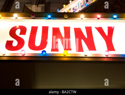 Un 'Sunny' segno in un teatro di Londra Foto Stock