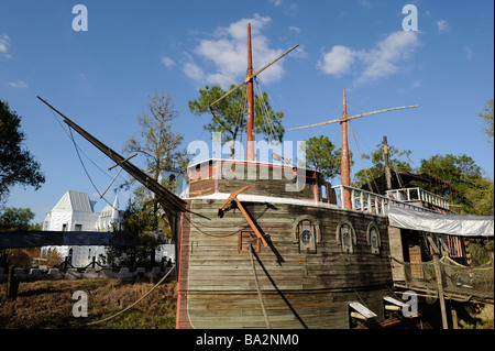 Il castello di Salomone Ona Florida casa del famoso scuptor Howard Solomon e la barca nel fossato ristorante Foto Stock