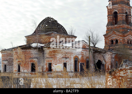 Distrutto durante il periodo sovietico paese russo Vladimir chiesa città regione Russia Foto Stock