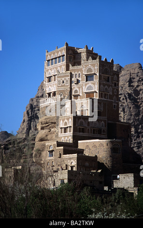 Adobe Dar al Hajar o Rock Palace, residenza estiva (1930) di Imam Yahya, Wadi Dhar o Dhahr, vicino a Sana'a o San'a, Yemen Foto Stock