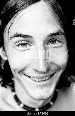 Gli alpinisti Bernhard Fiedler ritratto s/w personalità brocciato-serie diritti di ascoltare persone uomini-ritratto di Giovane uomo lo sguardo di sorrisi Foto Stock
