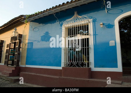 CUBA Trindad sera shaddows su una tipica strada Marzo 2009 Foto Stock