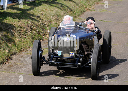 Prova di Brooklands Hill centenario evento 22 03 2009 Riley Brooklands 1928 Foto Stock