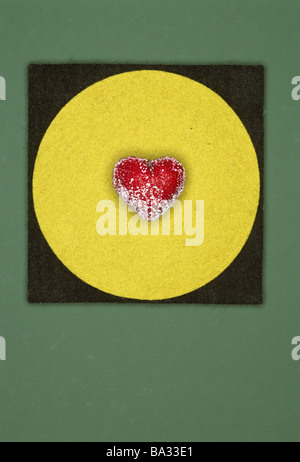 Caramelle a forma di cuore cuore di caramelle di zucchero caramellato zucchero dolcemente-dolcemente mangia caramelle calorie unhealthily concetto di simbolo di amore Foto Stock