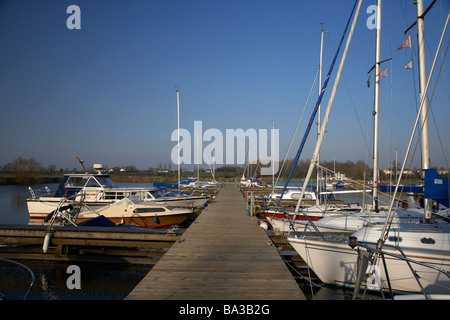 Barche ormeggiate al Marina Kinnego Craigavon nella contea di Armagh nell'Irlanda del Nord Foto Stock