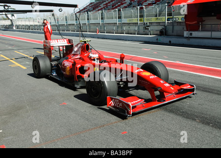 Kimi RAEIKKOENEN in Ferrari F60 race car durante un test di Formula Uno in sessioni di marzo 2009 Foto Stock