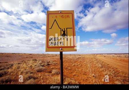 Gli alberi di profondo segno di avvertimento Foto Stock