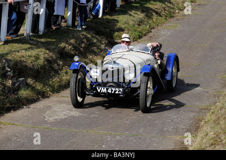 Prova di Brooklands Hill centenario evento 22 03 2009 Riley Brooklands 1928 Foto Stock