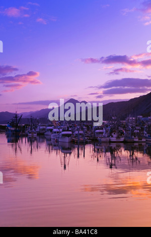 Commerciale barche da pesca a San Paolo Porto Kodiak @ Tramonto Kodiak Island Southwest Alaska autunno Foto Stock