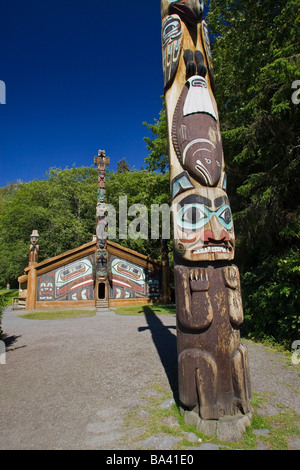 Casa del Clan w/Totem @ Totem Bight State Historical Park vicino a Ketchikan AK sud-est Foto Stock