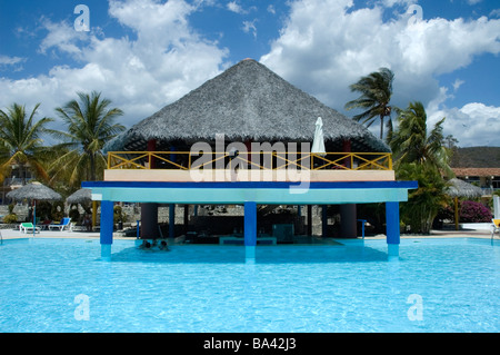 CUBA Parque Baconao Holiday Resort pool Marzo 2009 Foto Stock