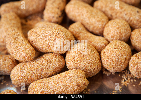 Cibo glutinoso completamente macchiata con sesamo Foto Stock
