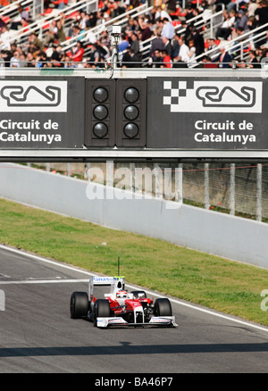 Timo Glock con la Toyota TF109 race car durante un test di Formula Uno in sessioni di Marzo 2009 Foto Stock