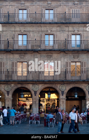 Plaza Mayor o piazza principale città di Salamanca comunità autonoma di Castiglia e Leon Spagna Foto Stock