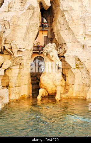 Dettaglio sulla Fontana del Quattro Flumi in Piazza Navona, Roma Foto Stock