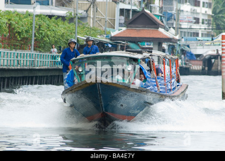 Canal Boat sul khlong Saen Saeb a Bangkok Foto Stock