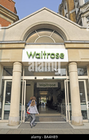 Waitrose Supermarket Holloway Road N7 London Borough of Islington London Inghilterra UK Foto Stock