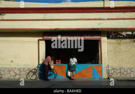 CUBA Santiago de Cuba supermercato stradale in stile cubano Marzo 2009 Foto Stock