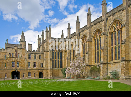 Oxford, Inghilterra, Regno Unito. Nuovo collegio quadrangolo anteriore e la Cappella Foto Stock