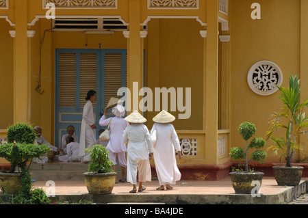 Il Vietnam Tay Ninh Cao-Dai-Tempel dettaglio i credenti non rilasciare i modelli sa in Asia del sud-est asiatico-Vista punti di riferimento templi cappelli Foto Stock