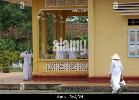 Il Vietnam Tay Ninh Cao-Dai-Tempel dettaglio i credenti non rilasciare i modelli sa in Asia del sud-est asiatico-Vista punti di riferimento templi cappelli Foto Stock