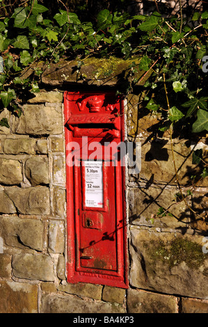 Antique Victorian casella postale, la Causeway, Horsham West Sussex, in Inghilterra, Regno Unito Foto Stock