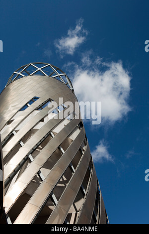 Regno Unito Inghilterra Salford Quays Lowry Centre dettaglio della torre di metallo Foto Stock