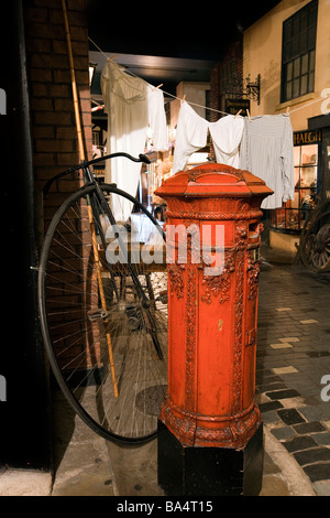Regno Unito Inghilterra Salford City Museo e Galleria d'arte molto decorativo 1857 London Offerte postbox Foto Stock