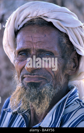 Ritratto di uomo yemenita & Capraio indossando turbante e Socotra o isola di Suqutra, Yemen Foto Stock