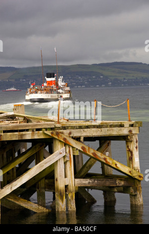 Paddle Steamer, PS Waverley, partenza dal porto di Dunnoon per Glasgow, Scozia Foto Stock