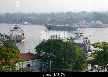 Attività sul fiume Saigon in Ho Chi Minh City Vietnam Foto Stock