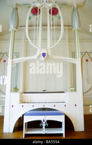 Sala della Musica presso la casa di un amante dell'arte costruita per i disegni di Charles Rennie Mackintosh nel Bellahouston Park, Glasgow, Scozia Foto Stock