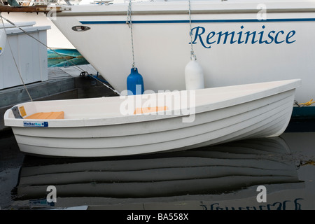 La barca a vela Reminisce legato in casa port. Foto Stock