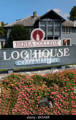 Il Collegio di Berea Log House Galleria di artigianato in Berea Kentucky offre artigianato in vendita realizzati dagli studenti del college di Berea Foto Stock