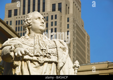 Statua di Re Luigi XVI nella parte anteriore del Jefferson County Courthouse a Louisville, Kentucky Foto Stock