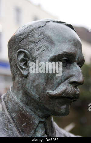 Testa della statua di bronzo di Edward Elgar. Great Malvern, Worcestershire Foto Stock