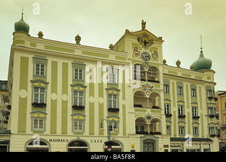 Il Rathaus a Rathausplatz a Gmunden Austria Superiore Austria Foto Stock